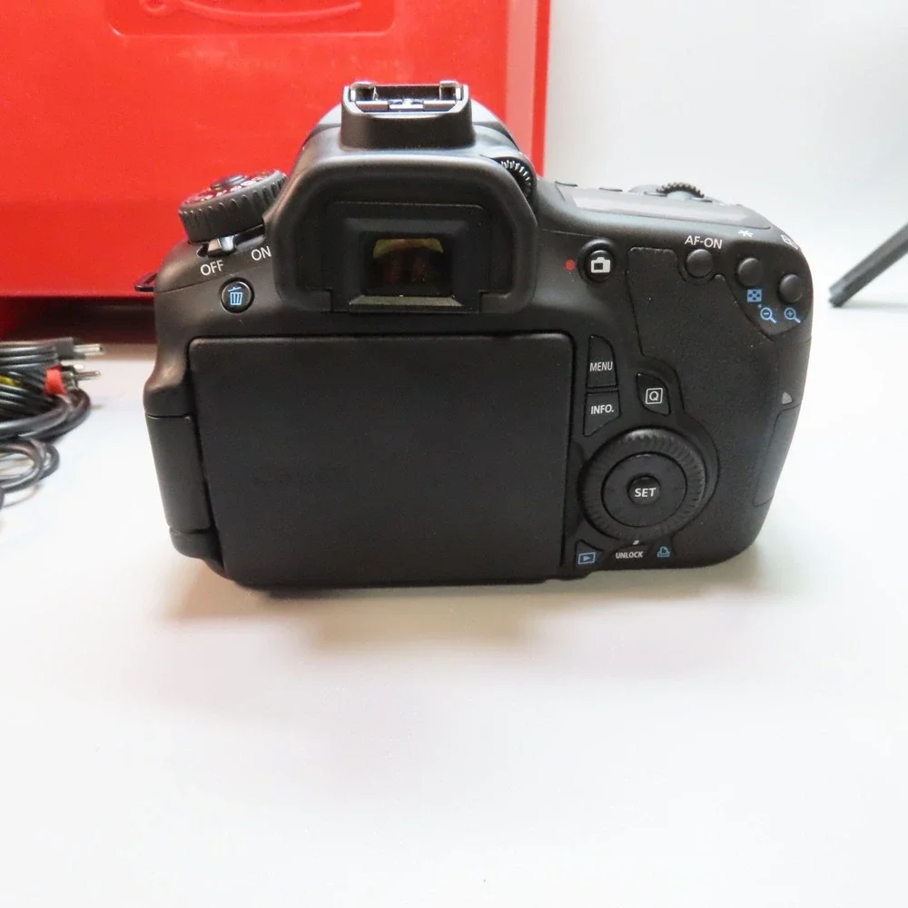 Canon EOS 60D 18.0MP Digital SLR Camera Body‎ 【MINT w/Leica Hard Case 】